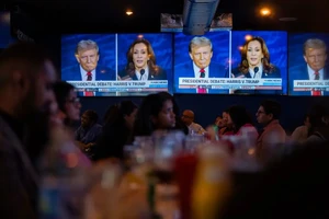 Nỗi lo tin giả trong cuộc bầu cử kịch tính hàng đầu lịch sử Mỹ