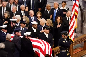 Chùm ảnh: 5 đời tổng thống Mỹ cùng viếng lễ tang cố Tổng thống Jimmy Carter