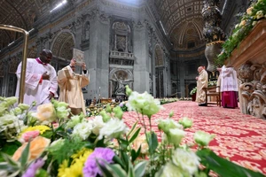 Chùm ảnh đón Lễ Phục sinh ở Vatican, Nga, Ukraine,…