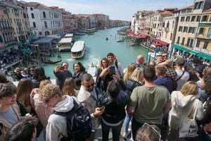 Venice vào cuộc đối phó tình trạng khách du lịch 'ăn rồi chạy'