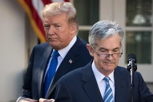 Giằng co cuộc chiến lãi suất giữa ông Trump và chủ tịch Fed