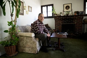 Chuyện lạ nước Mỹ: Bị liệt vào hồ sơ tử, nhận thư chia buồn dù còn sống