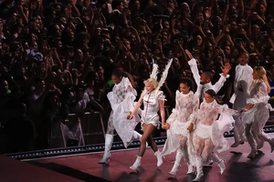 Nữ ca sĩ Lady Gaga biểu diễn trong buổi hòa nhạc bị đánh bom bất thành tại Brazil vào ngày 3-5.