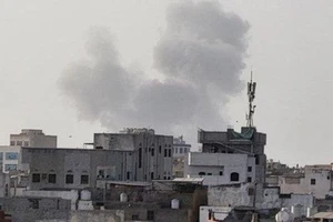 Israel không kích cảng Yemen, cảnh báo có thể nhắm vào lãnh đạo Houthis