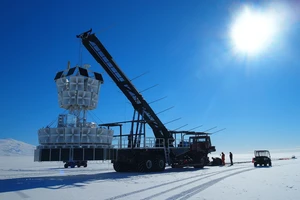 ‘Đau đầu’ giải mã tín hiệu vô tuyến bí ẩn dưới lớp băng Nam Cực