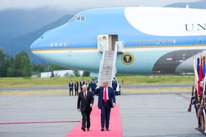 Sự nồng hậu ông Trump dành cho ông Putin tại thượng đỉnh Alaska