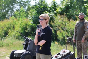 'Bóng hồng' công nghệ đặt nền móng xe quân sự tự hành ở Ukraine