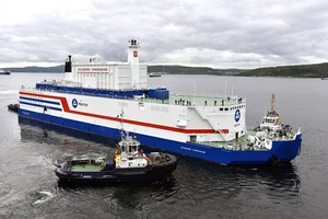 Ông Putin công bố kế hoạch xây dựng nhà máy điện hạt nhân nổi