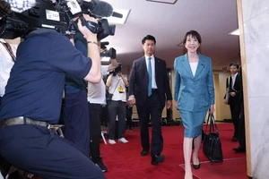 Liên minh cầm quyền tan rã và loạt bài toán khó với bà Sanae Takaichi