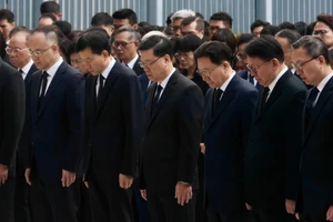 Hong Kong để tang 3 ngày, gấp rút hỗ trợ dân trong các chung cư bị cháy 