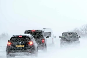 Cơn bão đầu tiên của năm 2026 đổ bộ, Anh, Pháp, Đức chìm trong gió, tuyết