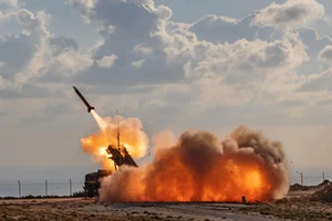 Mỹ duyệt thương vụ vũ khí hàng tỉ USD cho Israel và Saudi Arabia 