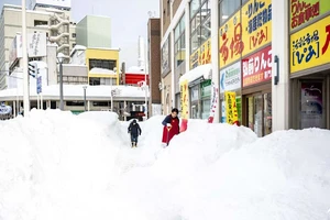 Nhật: Tuyết rơi dày gần 2 mét, 30 người thiệt mạng