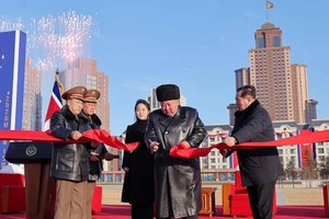 ẢNH: Ông Kim Jong-un dự khánh thành khu phố cho thân nhân binh sĩ thiệt mạng trong xung đột Ukraine