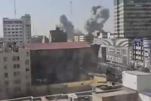 VIDEO: Nổ lớn ở thủ đô Iran sau cuộc tấn công của Israel