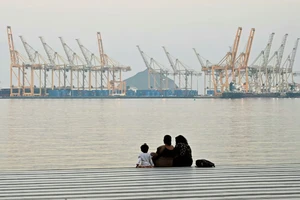 Chiến lược đa dạng hóa nền kinh tế của vùng Vịnh lao đao vì xung đột