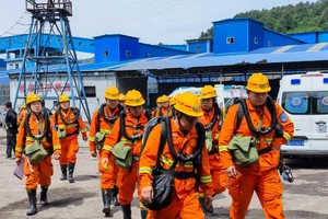 Trung Quốc huy động 870 người cứu hộ vụ nổ mỏ than làm 90 người thiệt mạng 