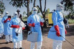 Cận cảnh công tác dập dịch Ebola ở châu Phi