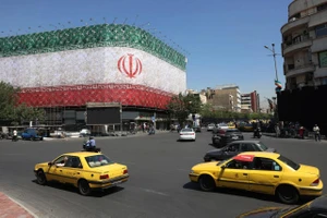 Ông Vance nói thỏa thuận với Iran đã được ký điện tử; Ông Trump cho biết tàu thuyền đang qua eo biển Hormuz; Israel tuyên bố không rút quân khỏi Lebanon