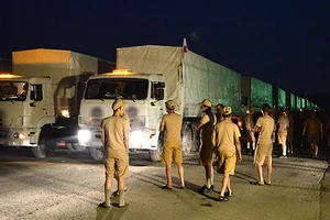 Nguy cơ người chết hàng loạt vì phương Tây chơi trò “cù cưa“