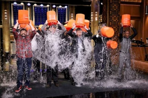 "Tắm nước đá" hút được 31.5 triệu đô la 