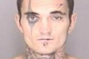 Cướp ngân hàng bị bắt vì tiền … rơi khỏi quần