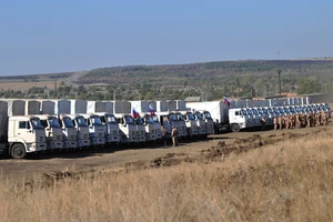 Kiev lập vùng phi quân sự, đoàn xe viện trợ thứ 3 của Nga vào Ukraine