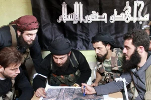  Mỹ 'biện minh' rằng ném bom Syria là để 'tự vệ'