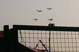 Máy bay quân sự bất ngờ xuất hiện trên bầu trời Hong Kong