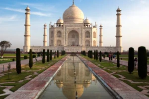 Tìm thấy thi thể hai người Anh chết trong khách sạn 