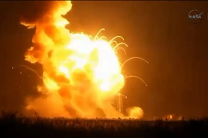 Tên lửa vũ trụ của NASA vừa rời bệ phóng đã phát nổ