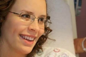 Nghịch súng, bé trai ba tuổi bắn chết mẹ mình