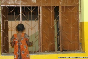 Phụ nữ tàn tật bị ngược đãi trong bệnh viện tâm thần