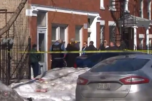 Sốc: Dùng cưa máy 'cắt cổ' đứa trẻ khóc nhiều