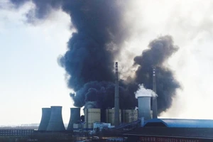 Nhà máy điện lớn tại thủ đô Bắc Kinh bốc cháy dữ dội