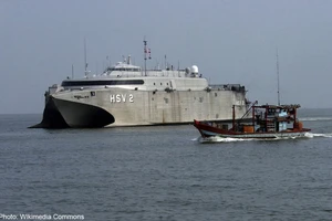 Chìm tàu chở hàng, chín người mất tích