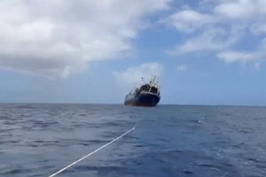 Tàu đánh cá Nga bốc cháy, chìm ở Đại Tây Dương