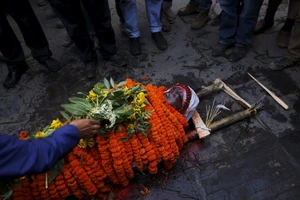 Nepal tuyên bố quốc tang 3 ngày: Cả thế giới cúi đầu chia buồn