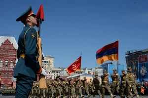 Cụ ông 76 tuổi đi bộ 2.200 km tới Moscow đón Ngày chiến thắng 