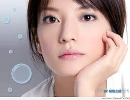 Án lạ: ‘Én nhỏ' Triệu Vy bị kiện vì có đôi mắt to