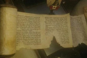 IS rao bán cổ vật ăn cắp trên Facebook