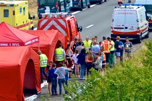 Xe buýt chở 34 trẻ em bị tai nạn kinh hoàng 