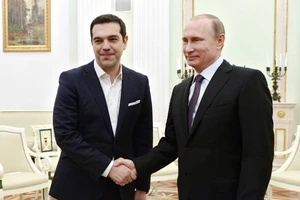 Khủng hoảng Hy Lạp: Athens không nhượng bộ, Nga mở lời giúp đỡ