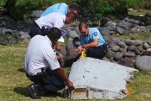 Tập đoàn Boeing cử nhóm chuyên gia tìm hiểu mảnh vỡ nghi MH370