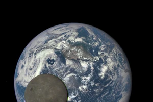 Hình ảnh gây sốc ghi lại mặt tối của mặt trăng