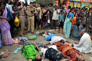 Giẫm đạp kinh hoàng, 11 người chết