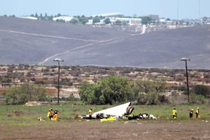 Hai máy bay đâm nhau, 5 người chết