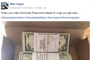 Bất ngờ thấy trong hộp bánh pizza gần 1300 USD