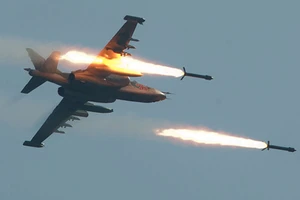 Khoảnh khắc kinh hoàng Nga không kích trúng trường học Syria