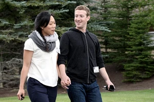 Ông chủ Facebook nghỉ làm hai tháng để chăm con 